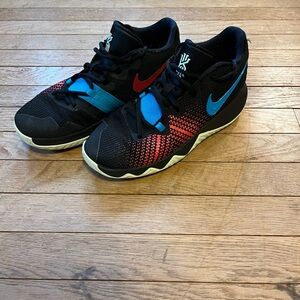 Boys Nike Flytrap Kyrie Basketball Sneakers